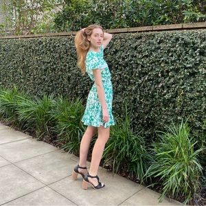 Square heel black sandal